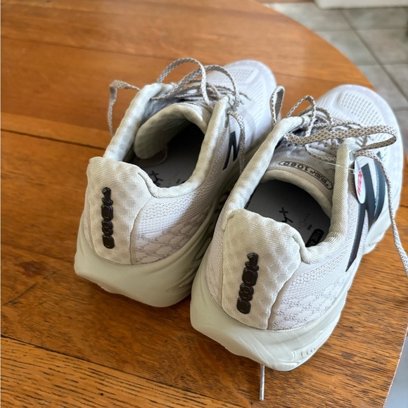 New Balance Fresh foam Women's Sneakers in Cream and Purple - Picture 2 of 6